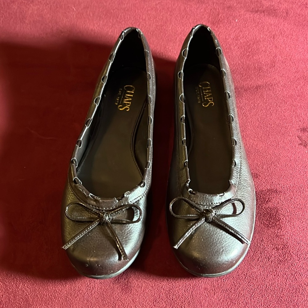 New (no tags or box) Chaps brown faux leather flats (size 10B)